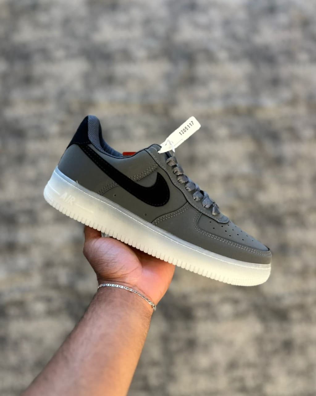 TENIS AIR FORCE 1 GRAFITE / NATURAL