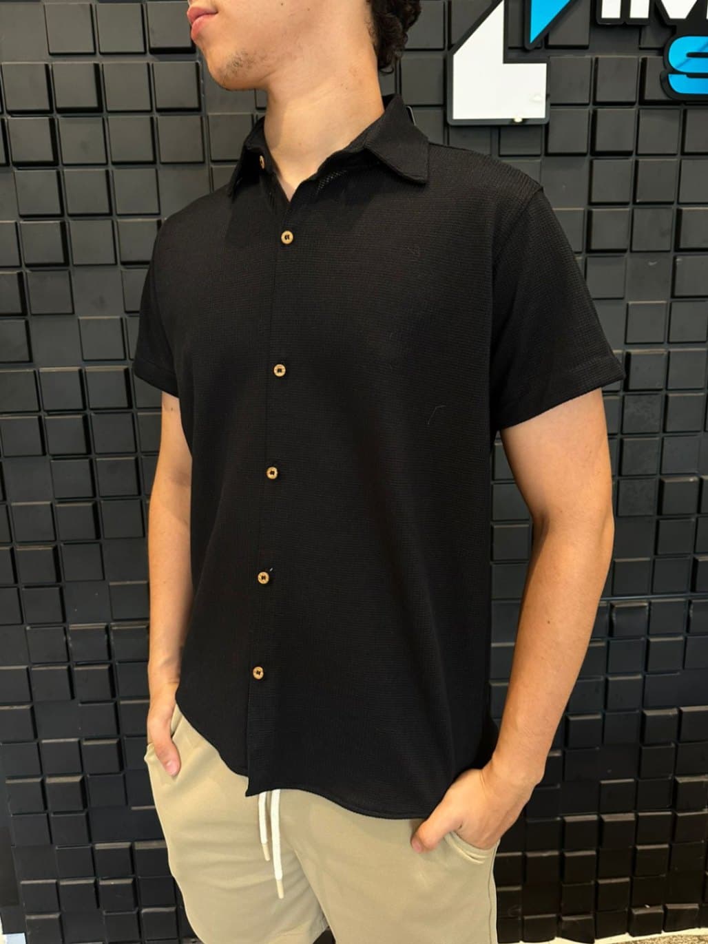 CAMISA DE BOTÃO EM TRICOT