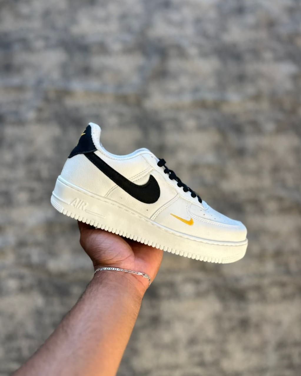 TENIS AIR FORCE 1 BRANCO/OURO