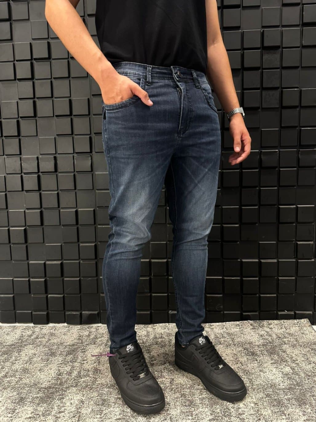 CALÇA SKINNY BASICA ESCURA